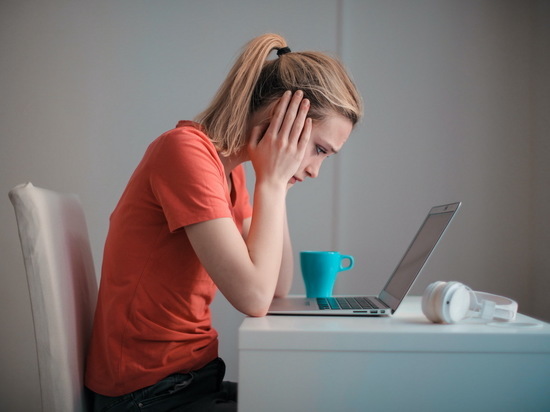 Навязчивый поиск симптомов в интернете может спровоцировать стресс
