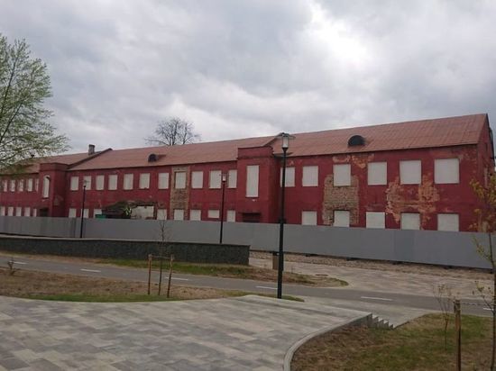 Здания бывшего общества пароходства на Софийской набережной начали реставрировать