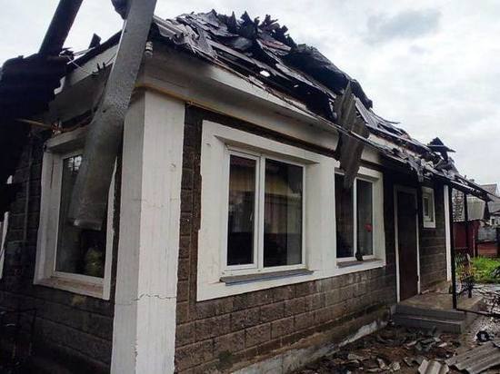 В ходе обстрела в Донецке пострадали школа, дома и маршрутка