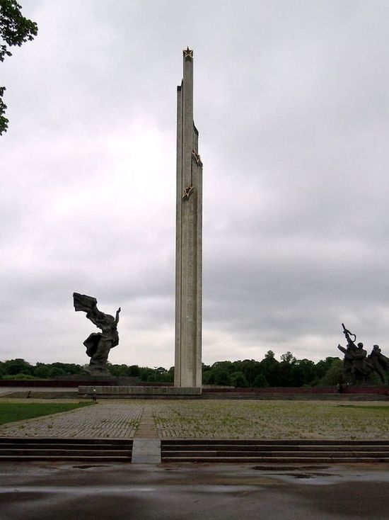 Вице-мэр Риги считает возможным отправить памятник освободителям города в Россию