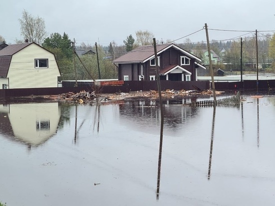 Сброс воды на плотине и затопление деревни Карелии не связаны