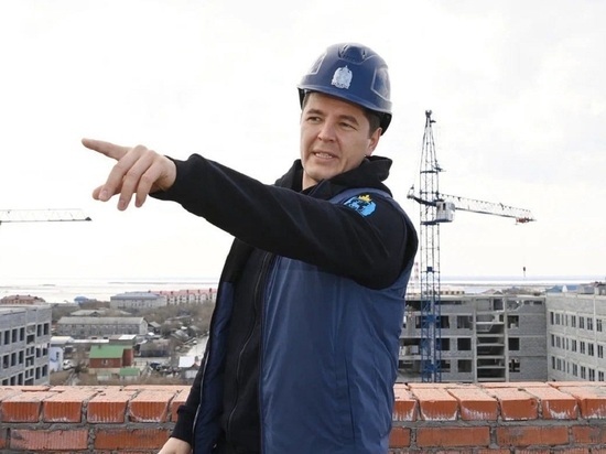 Артюхов с крыши новостройки оценил возведение Обдорского микрорайона в Салехарде