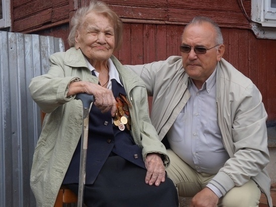 В Скопине Рязанской области поздравили со 100-летием ветерана Таисию Бутину