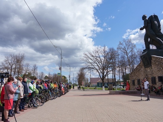 В Десногорск на велосипедах привезли Вечный огонь из пяти российских атомных городов