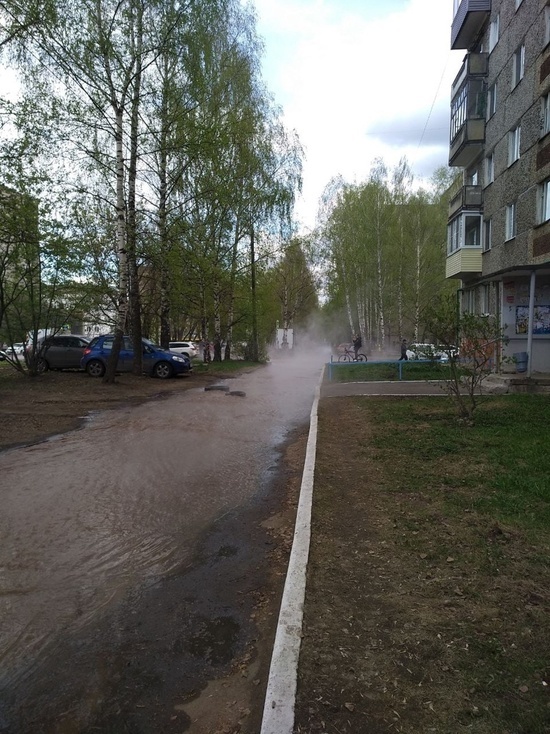 Потоп случился во дворах городка Металлургов в Ижевске