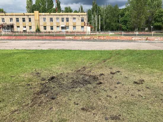 Снаряд угодил в стадион на окраине Донецка: ФОТО