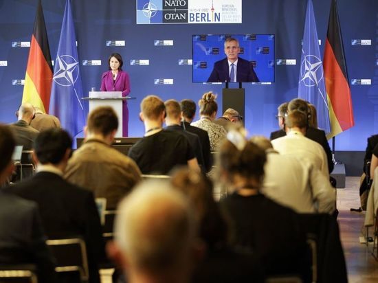 В НАТО заявили о возможности усилить военное присутствие близ Швеции и Финляндии