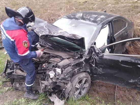 Лобовое столкновение автомобилей у поселка Ушаки унесло жизнь пассажира