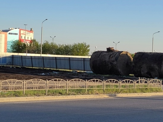В Омске снесли незаконную заправку на перекрёстке Конева и 70 лет Октября