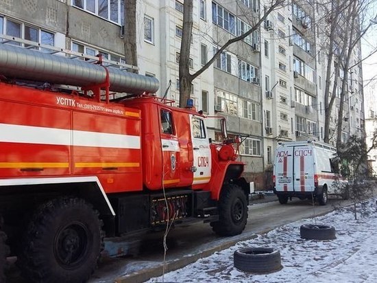 В Астрахани 50 минут тушили внутреннюю отделку дома и две хозяйственные постройки