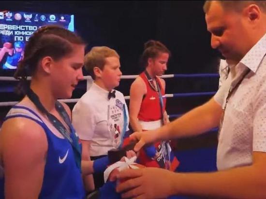 Первенство страны по боксу среди юниорок принесло ивановке золотую медаль
