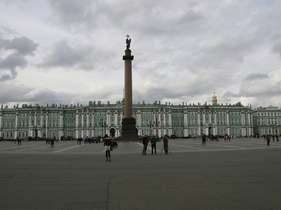Деловая программа Книжного салона пройдет на Дворцовой площади Петербурге с 19 мая