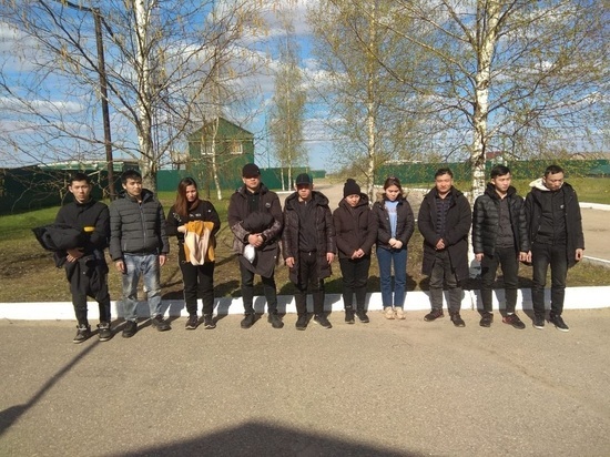 10 азиатов поймали в Псковской области при незаконном пересечении границы