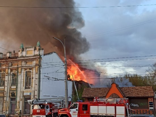 На фасаде пострадавшего в пожаре здания Иркутского ТЮЗа будет баннер