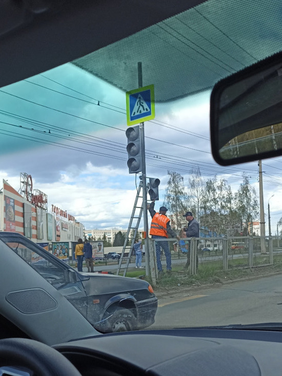 Около ТЦ Столица в Ижевске появился светофор