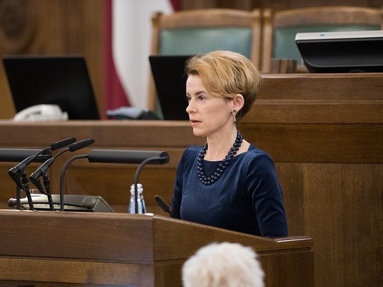 Требовавшая сноса памятника Освободителям Риги глава МВД Латвии ушла в отставку