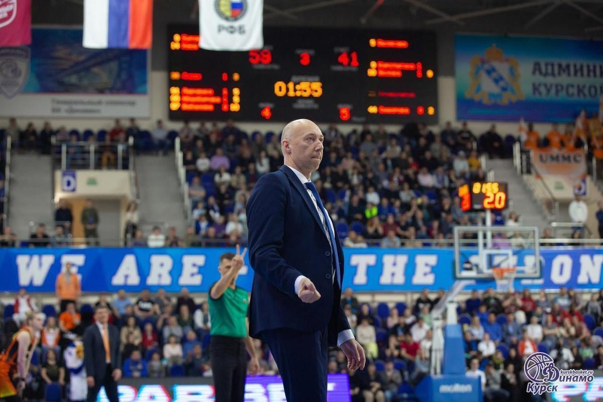 Экс-тренер сборной России выиграл все в женском баскете и возвращается в мужской