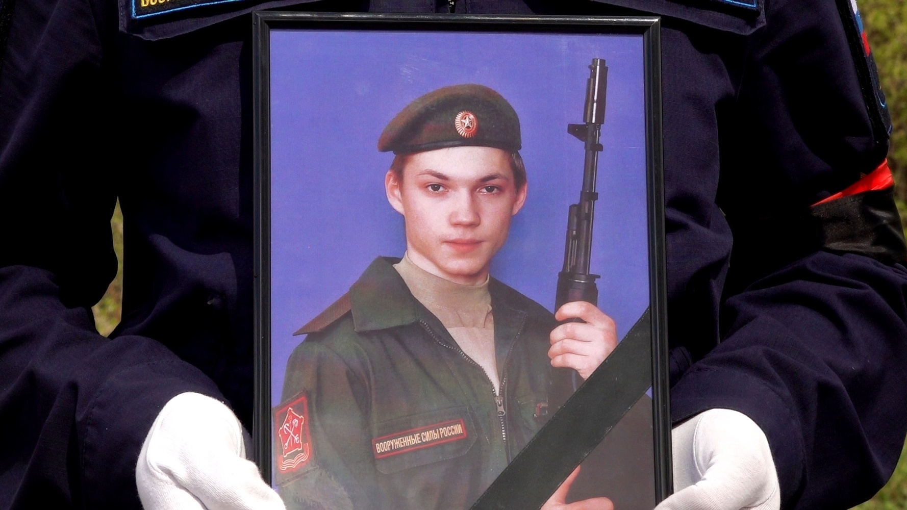 Под Рязанью простились с погибшим на Украине Никитой Амановым: скорбные кадры