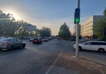 В Барнауле на пересечении проспекта Калинина и улицы Цеховая заработал новый светофор