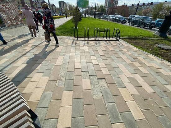 Новый тротуар в Южно-Сахалинске быстро пришел в негодность