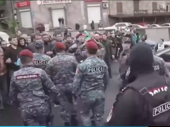 Сын бывшего президента Армении Кочаряна задержан на акции протеста