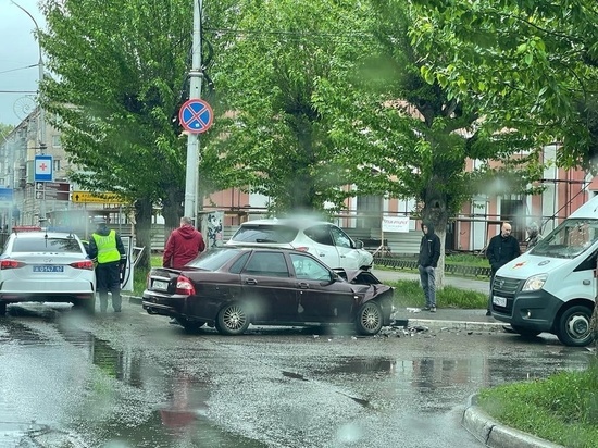 В ДТП на улице Циолковского в Рязани пострадал 84-летний водитель Hyundai