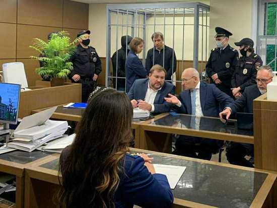 На оглашении приговора полковнику Захарченко его отец прочел украинские стихи