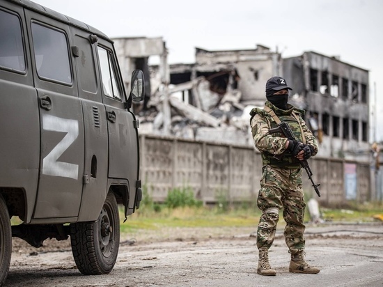 Как проходит эвакуация украинских военных с "Азовстали": видео
