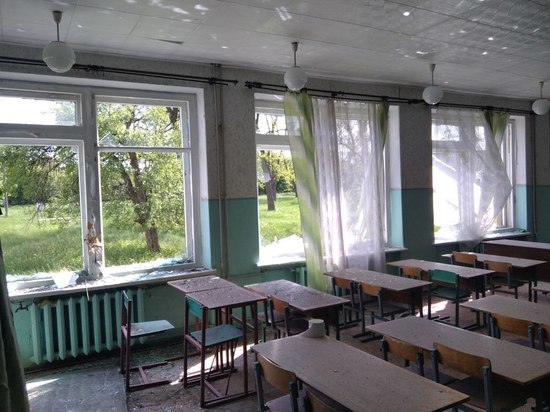 Школа, техникум и жилые дома в Ясиноватой повреждены снарядами: ФОТО