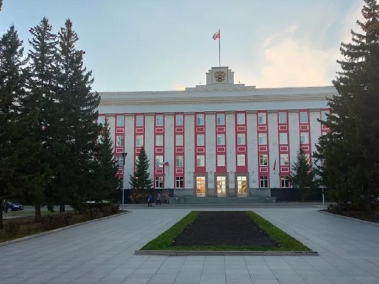 Власти Алтайского края хотят установить бронированные окна на здании администрации
