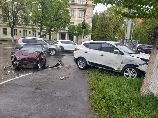 Полиция опубликовала фото ДТП в Рязани с пострадавшим 84-летним водителем