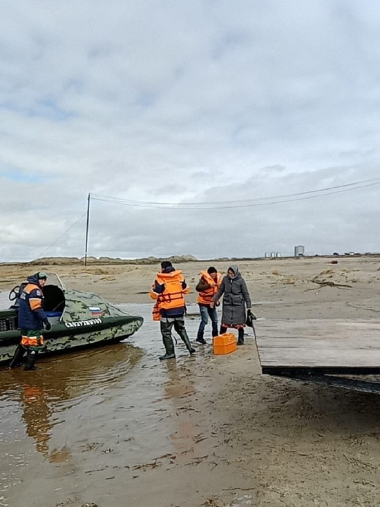 На Ямале спасатели отвезли тундровичку с сердечной болью в больницу