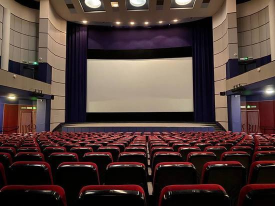 Бесплатные сеансы в кинотеатрах Петербурга смогут посетить свыше 110 тысяч школьников