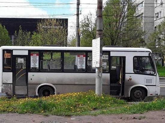 В Иванове из автобуса выпала пенсионерка