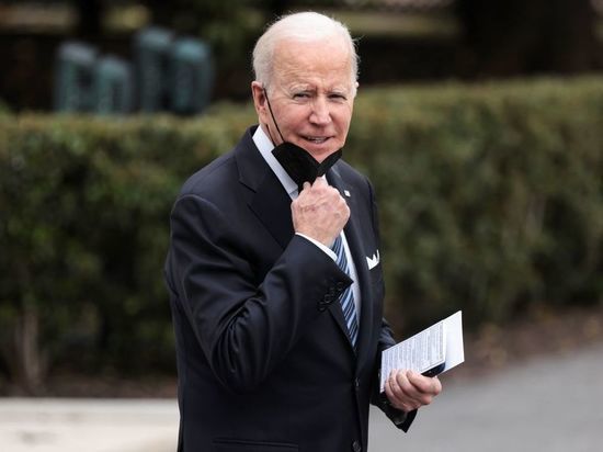 "Эй, ай": Байден окончательно запутался в словах на выступлении