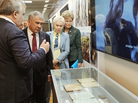 Минниханов посетил в Госдуме РФ выставку к 1100-летию ислама