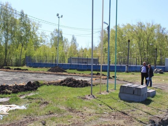 В поселке под Челябинском занялись благоустройством спортивно-досугового комплекса