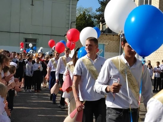 Мэр Невинномысска пожелал выпускникам школ веры и мужества