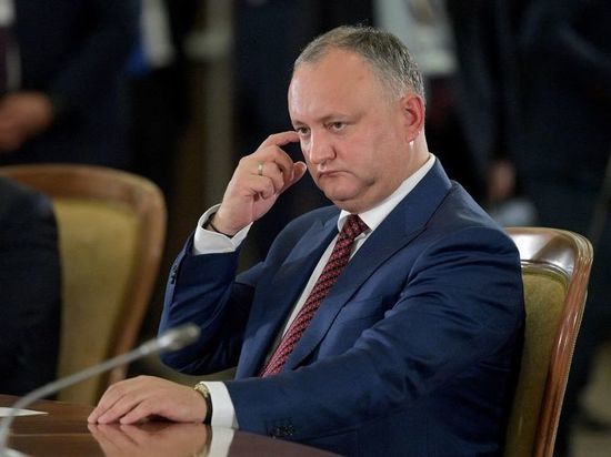 Экс-президента Молдавии Додона оштрафовали за георгиевскую ленту