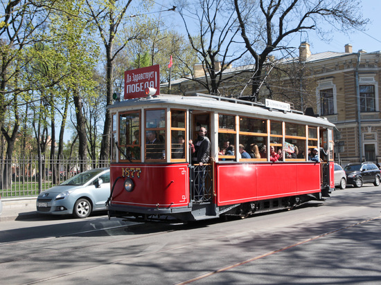 Современные трамваи в ретро-стиле появятся на улицах Петербурга