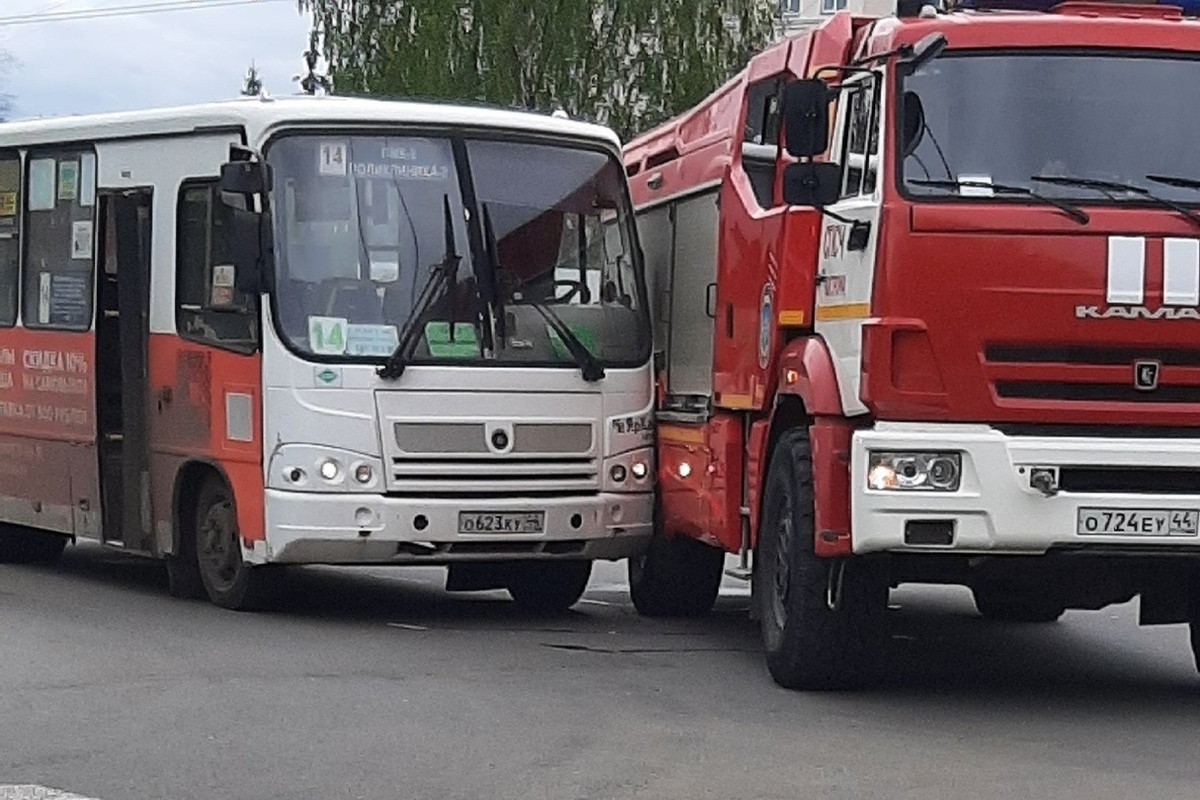 Костромские ДТП: автобус не смог разъехаться с пожарной машиной