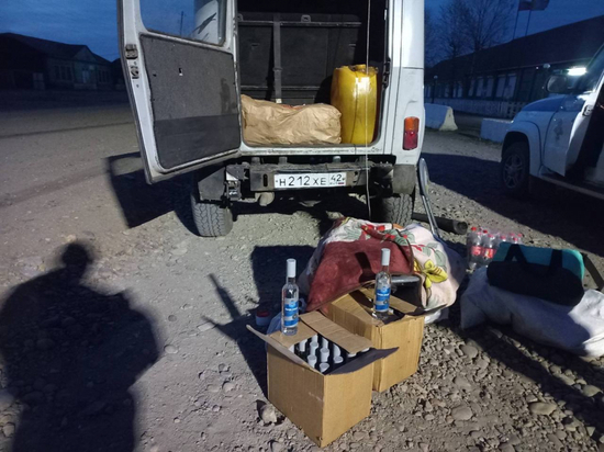 В Туве водителя без прав  остановили с суррогатным алкоголем в багаже