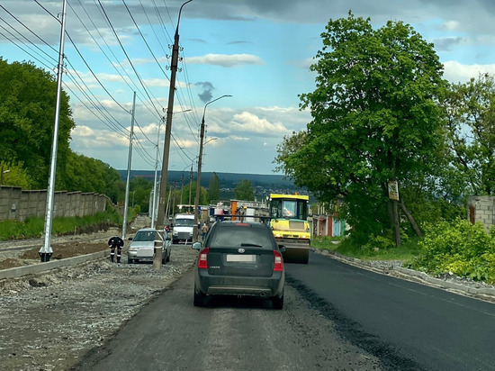 В Курске укладка асфальта на Светлом проезде привела к дорожному коллапсу