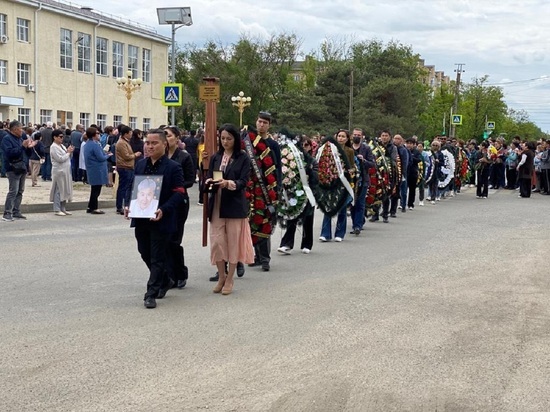 Имя Аркадия Манджиева увековечат