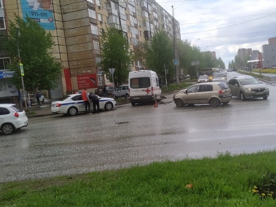 Авария с участие скорой помощи произошла в Ижевске