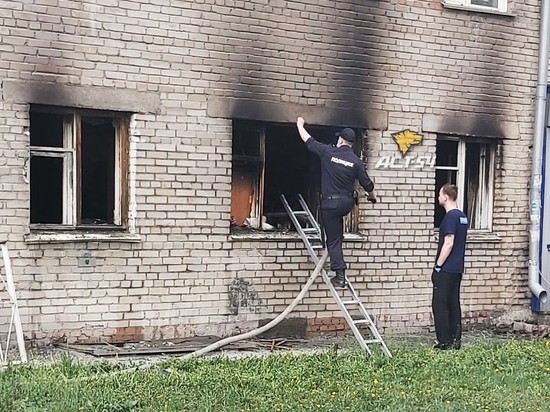 Два обгоревших трупа со следами насилия нашли после пожара в Новосибирске