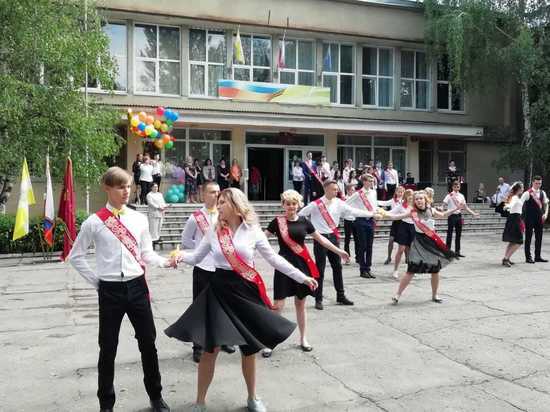 В Кисловодске прозвенел последний звонок для почти тысячи школьников