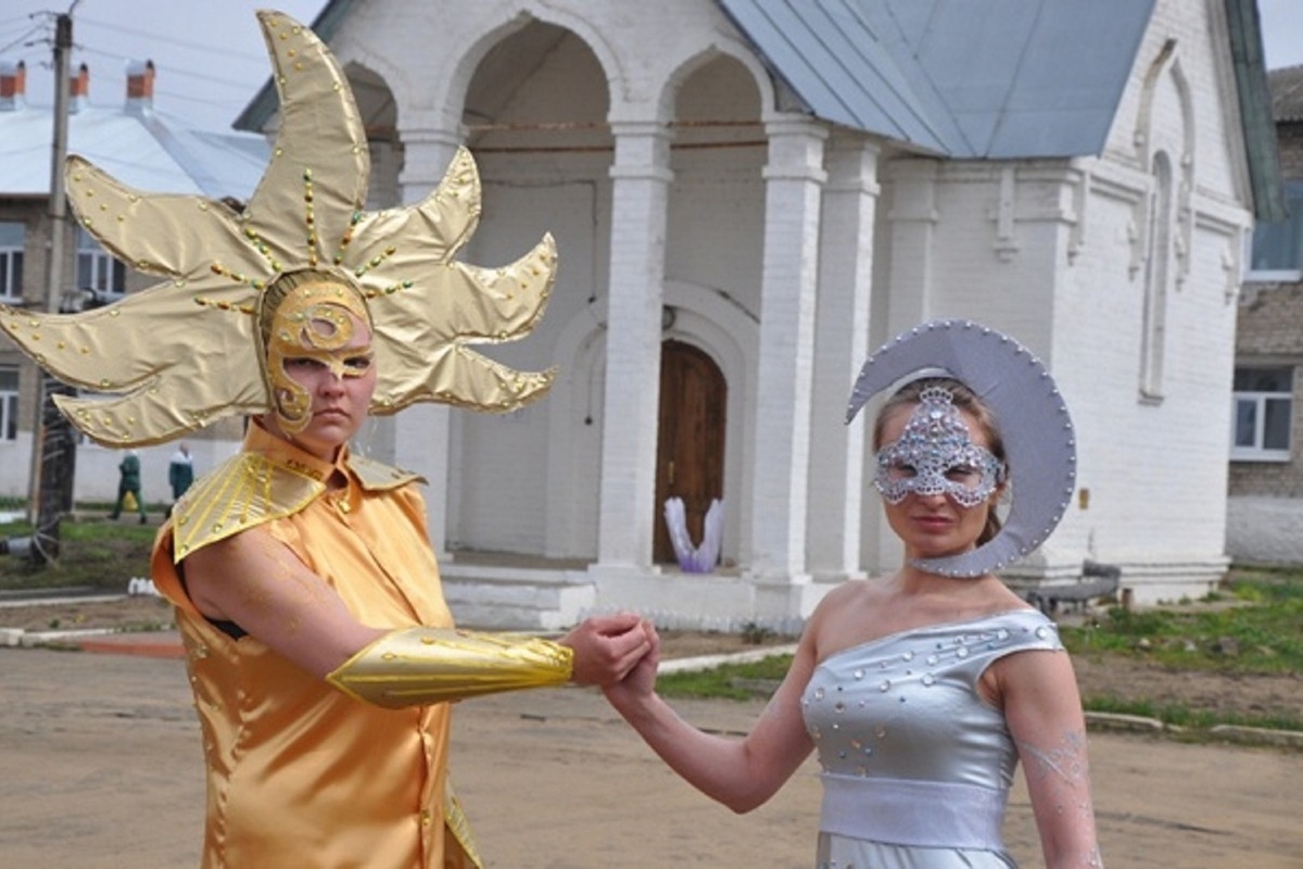 Обитательницы костромских колоний соревновались в изготовлении масок и костюмов к «Венециансокму карнавалу»