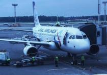 Самолет компании «Уральские авиалинии», который должен был выполнить рейс из Москвы в город Куляб в Таджикистане, отказались принимать в пункте назначения