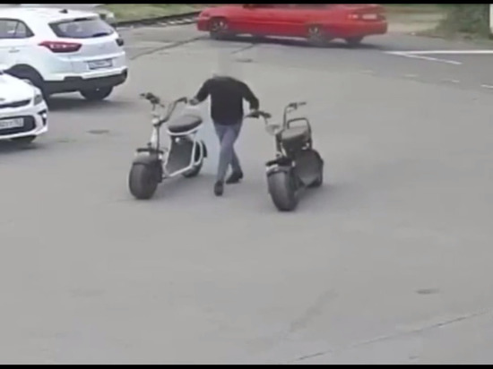 В Сочи неизвестный угнал 7 скутеров